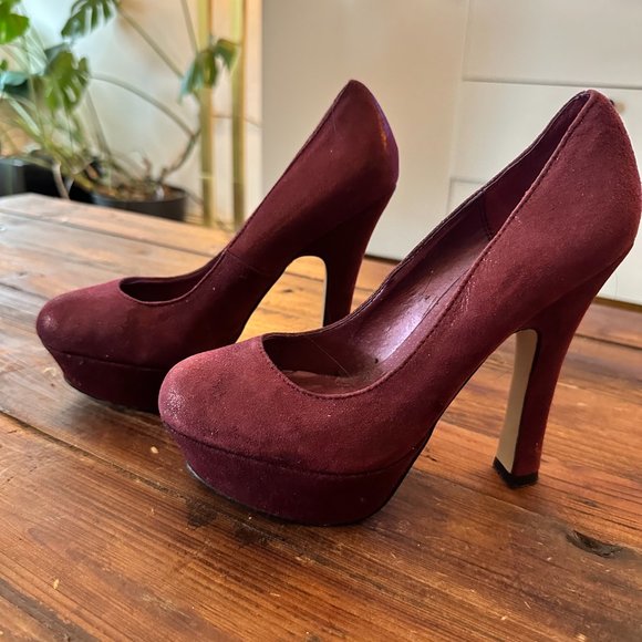Aldo Shimmery Burgundy Faux-Suede Almond Toe Platform Pumps, Size 37 (US 6.5) - Picture 2 of 4